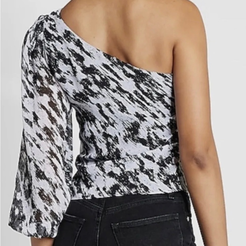 EXPRESS. One Shoulder Top - Picture 4 of 7
